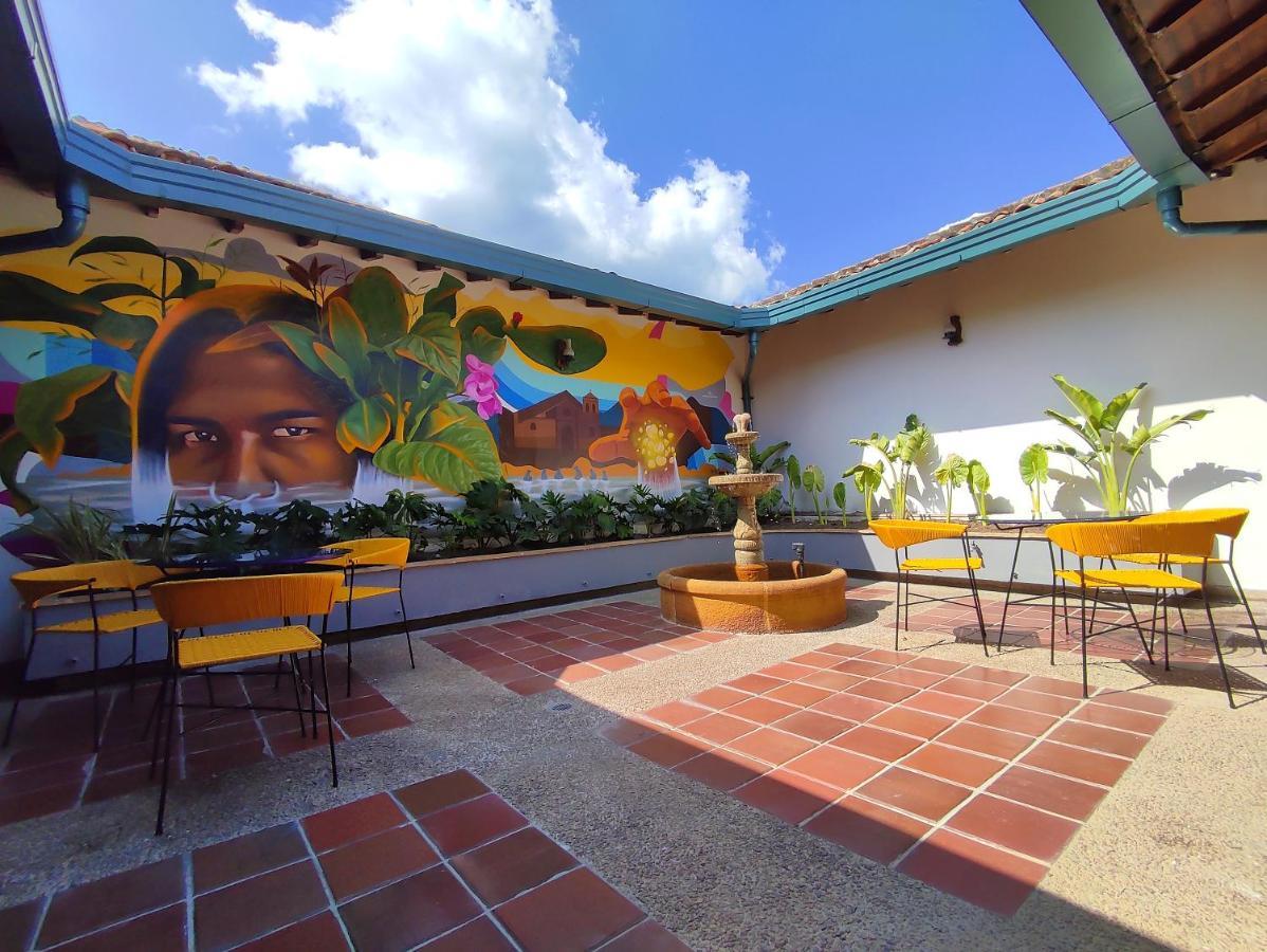 Trip Monkey Giron Hotel Buitenkant foto