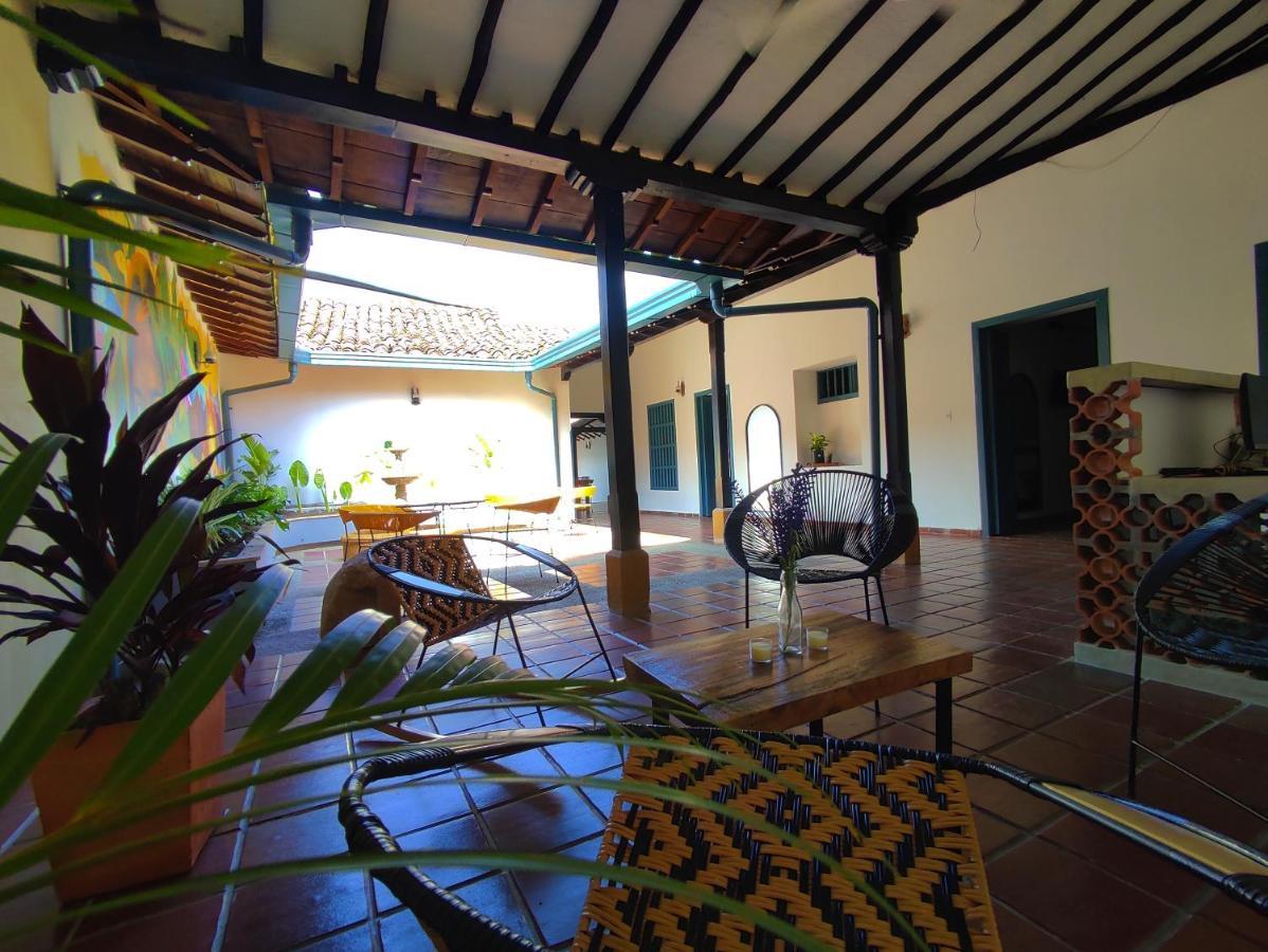 Trip Monkey Giron Hotel Buitenkant foto